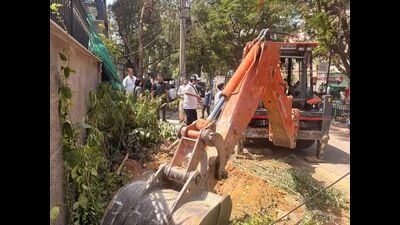 Teams deployed to remove debris, clear right of way after anti-encroachment drive across 17 colonies where illegal structures were demolished. (HT)