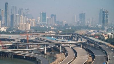 Maharashtra Chief Minister Devendra Fadnavis has said the Mumbai Coastal Road North project will decongest the Western Express Highway, which carries around 60% of the city’s traffic. (Picture for representational purposes only) (Photo by Satish Bate/ Hindustan Times)