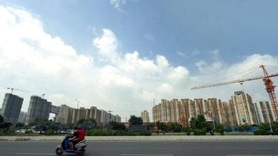 The defaulters had failed to even take the benefits of the Amitabh Kant Committee, which recommended waiving interest on dues if the realtor agrees to clear them. (HT Archive)