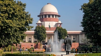 SC freezes bank accounts of real estate firm, directors; issues warrants against its officials